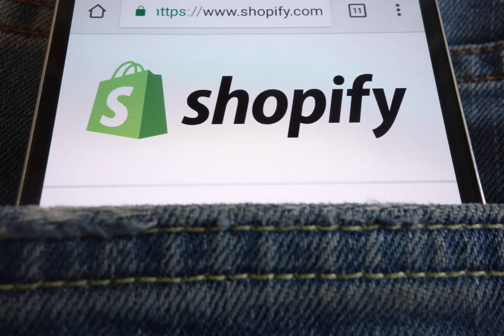 使用Shopify创建网站的费用是多少？